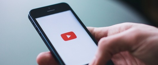 Aplikace YouTube v telefonu